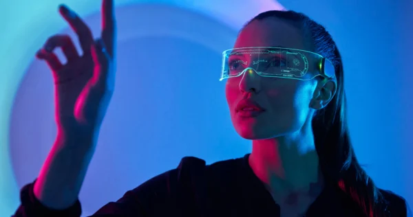 confident-young-woman-in-futuristic-glasses-gestur-2023-11-27-05-33-51-utc-1